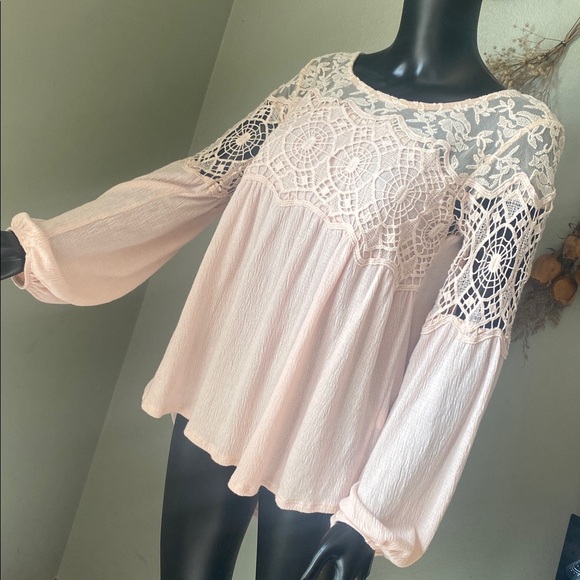 ELLA MARA Chic Elegant Lace Accent Blouse in Light Pink Top - Picture 4 of 15
